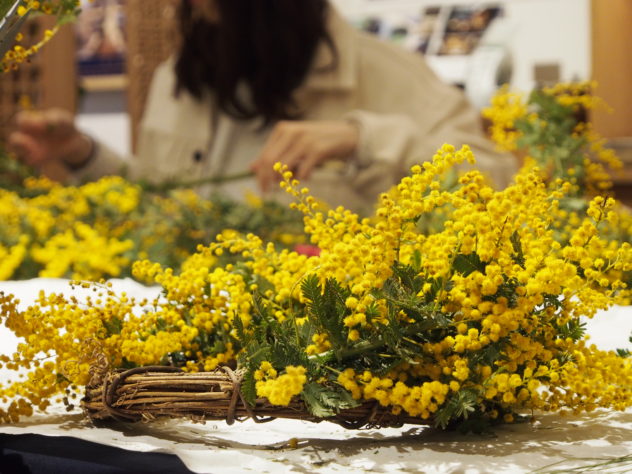 春の訪れを告げる花 ミモザのリースつくり講習会 Yui 旅と 暮らしと